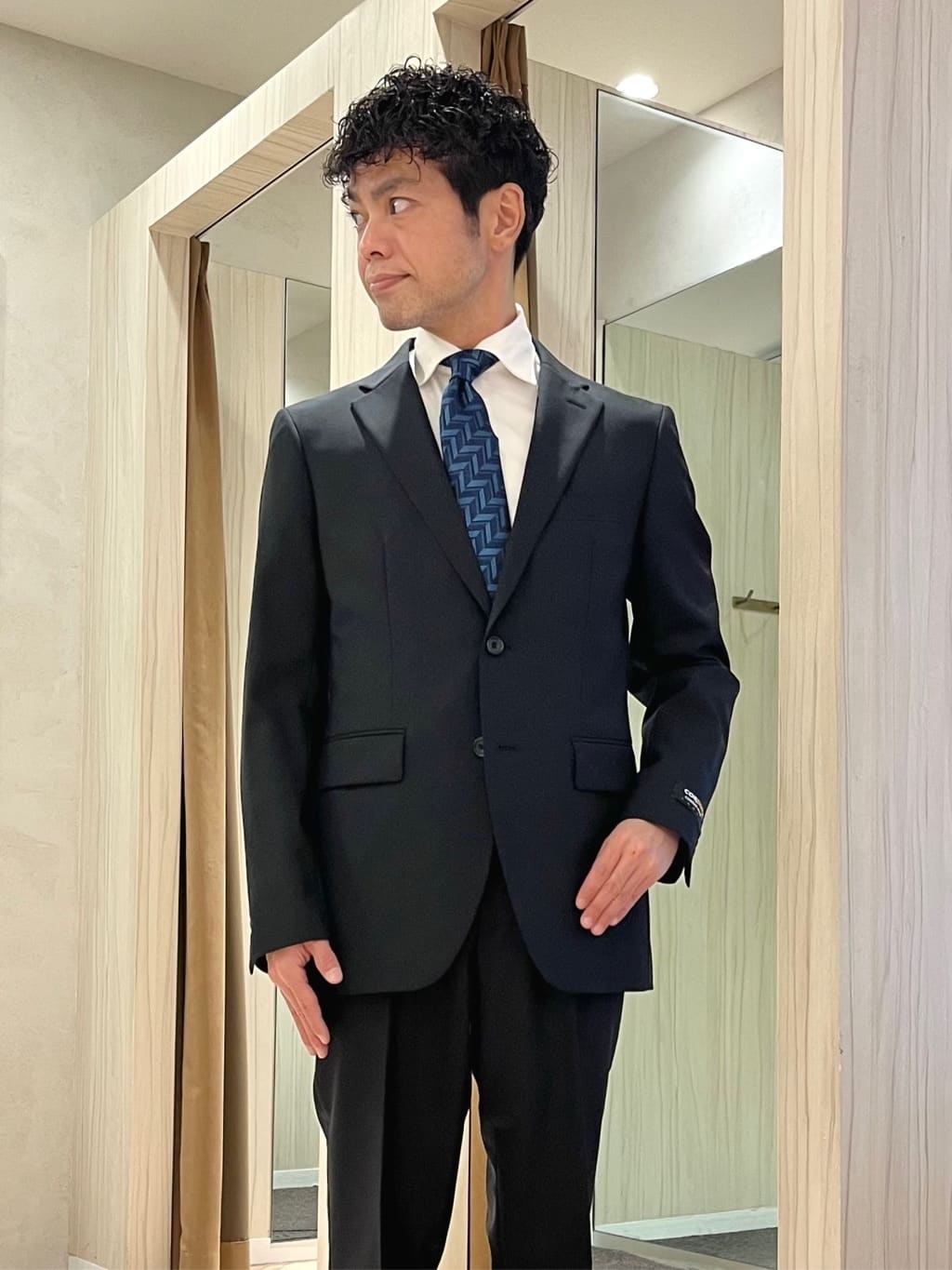 URAさんの「TAKEO KIKUCHI｜【Begin掲載】コーデュラ（R）夏素材ウールトロ　ストレッチスーツ」を使ったコーディネート