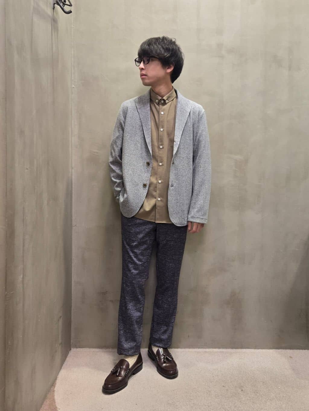白木駆さんの「TAKEO KIKUCHI｜【ONOFF対応】TRダブルニット ストレッチパンツ」を使ったコーディネート