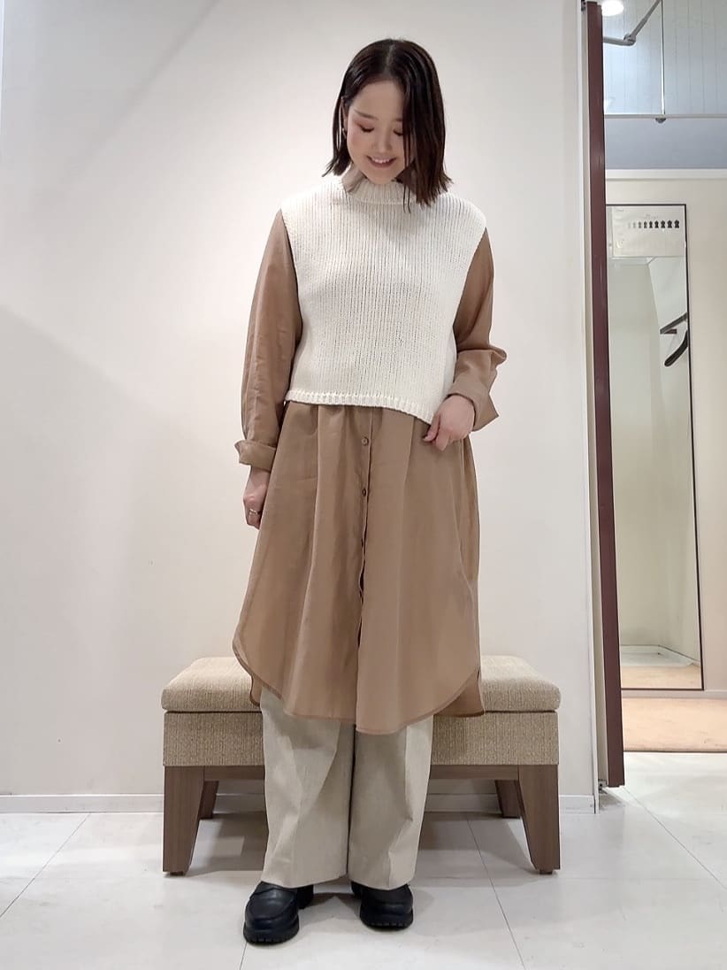 YUIさんの「UNTITLED｜【レイヤード/前ボタン】2WAYニットベスト」を使ったコーディネート