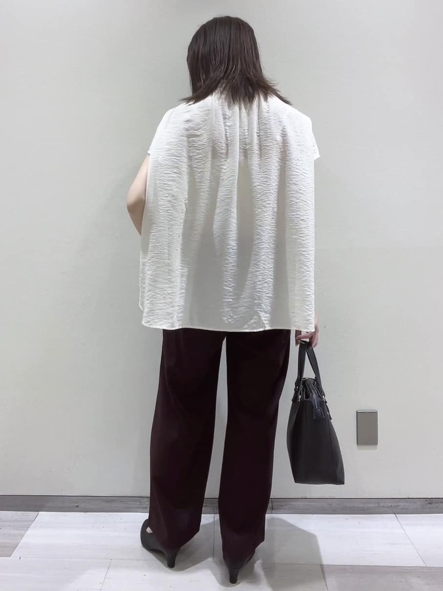 yukaさんの「Reflect｜【二の腕さりげなくカバー】バンドカラーブラウス」を使ったコーディネート