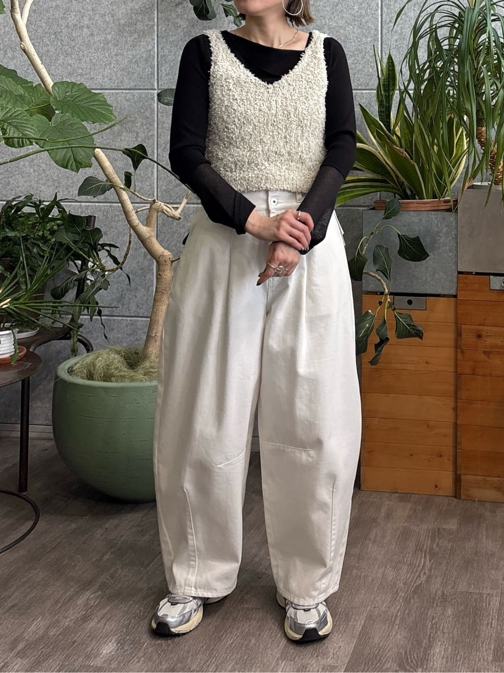kotakiさんの「INDIVI｜ハイウエストカーブデニム」を使ったコーディネート