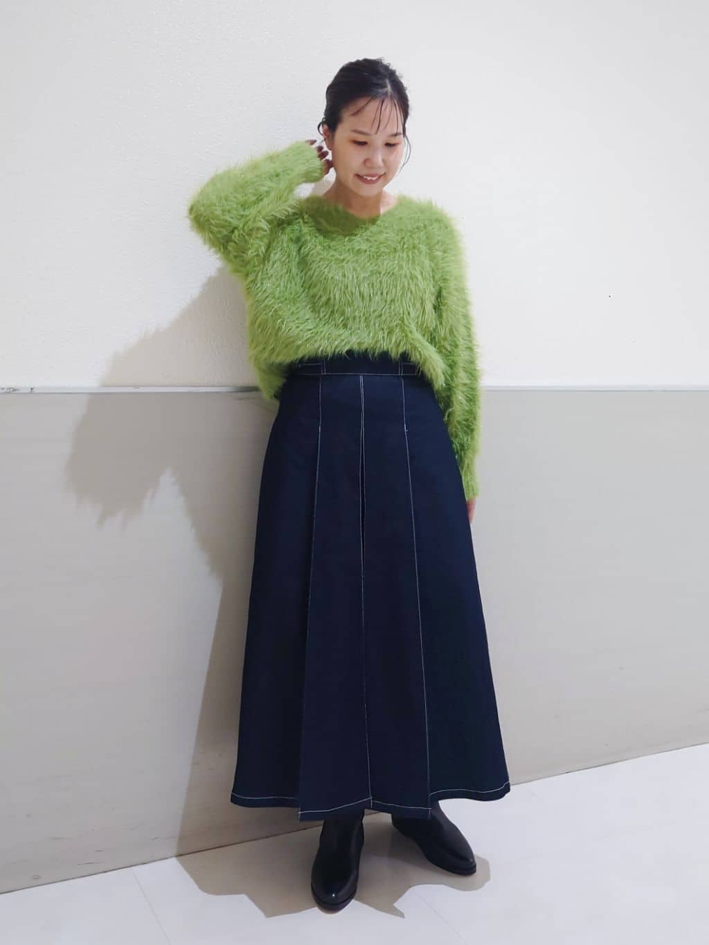 maruさんの「THE SHOP TK｜シーズンレスで使える デニムタックスカート/洗える」を使ったコーディネート
