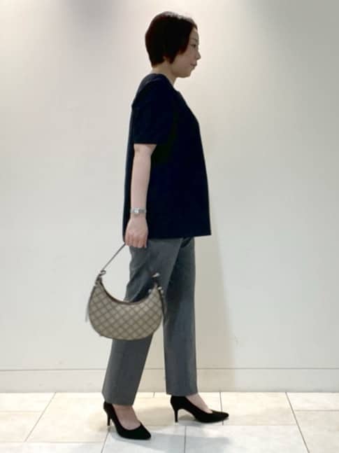 フミさんの「Reflect｜【すっきり見え！長め丈】ピンタックデザインチュニックブラウス」を使ったコーディネート