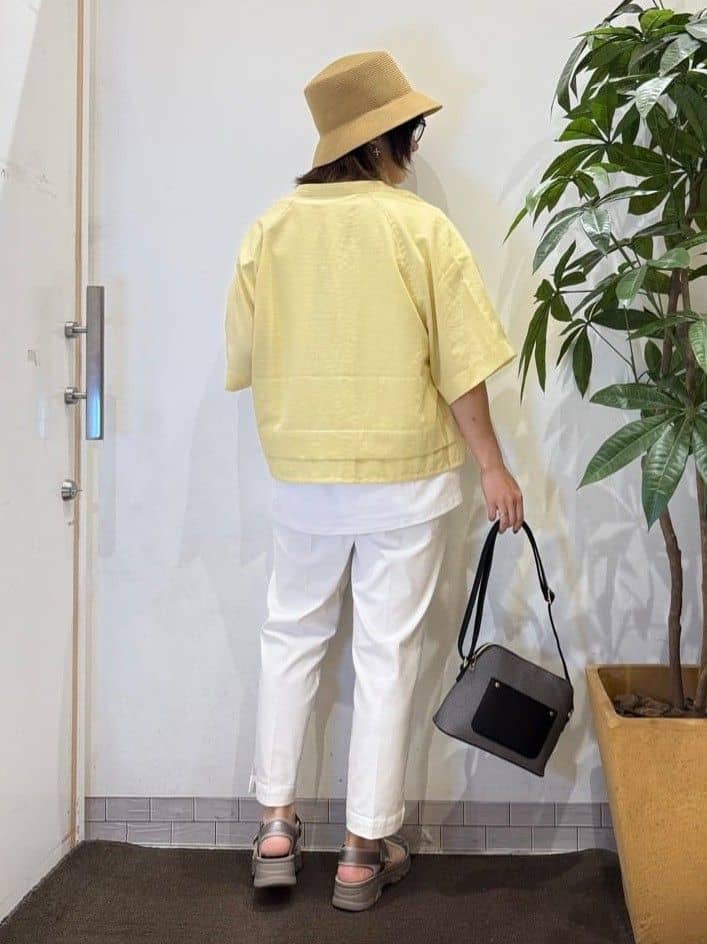 misakiさんの「SHOO･LA･RUE｜【洗濯後しわになりにくい/UV/吸水速乾】大人きれいな バンドカラーシャツ」を使ったコーディネート