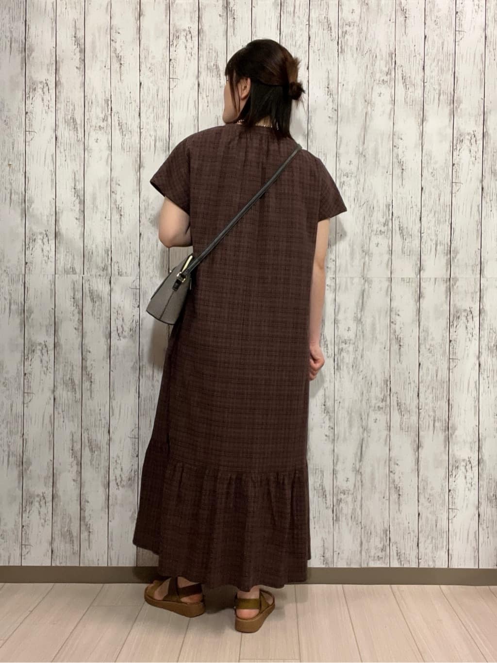 シカさんの「SHOO･LA･RUE｜アンクルゴムフラットサンダル」を使ったコーディネート