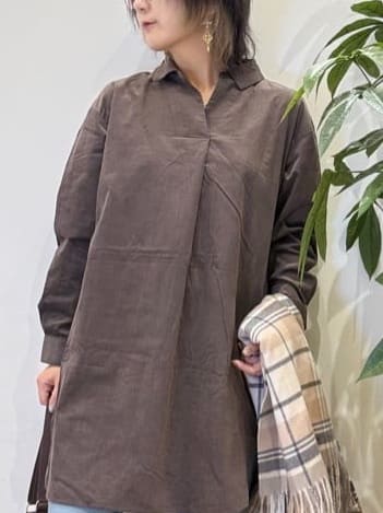 misakiさんの「SHOO･LA･RUE｜【洗濯機可/S-LL】すっきり見えにこだわった コーデュロイチュニックワンピース」を使ったコーディネート