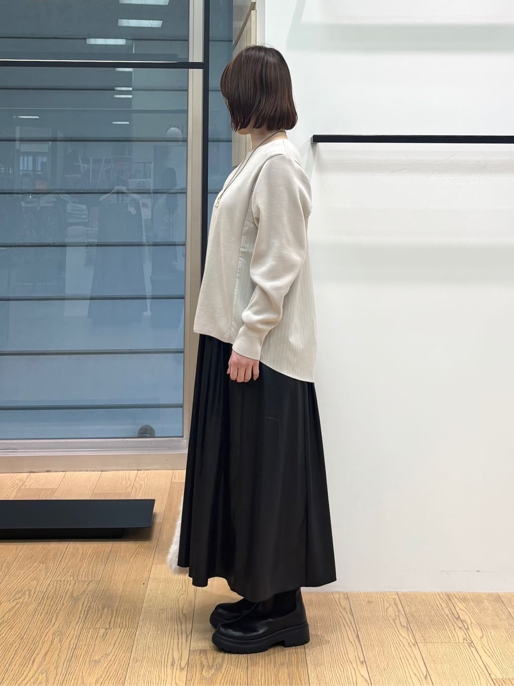 asamiさんの「INDIVI｜【洗える／選べる8色】トーンアップニット」を使ったコーディネート