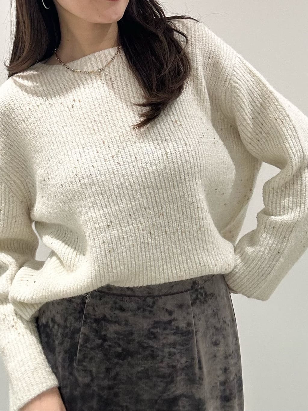 hayaseさんの「COUP DE CHANCE｜【手洗い可】スパンコール付ニットトップス」を使ったコーディネート