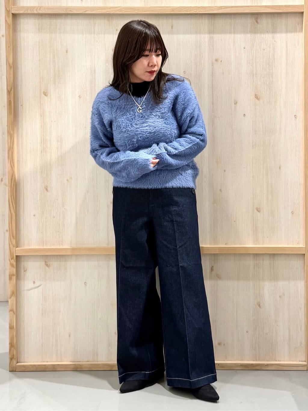 nanaさんの「THE SHOP TK｜【華やかで柔らか】ふわふわフェザーニット/洗える・前後2WAY」を使ったコーディネート