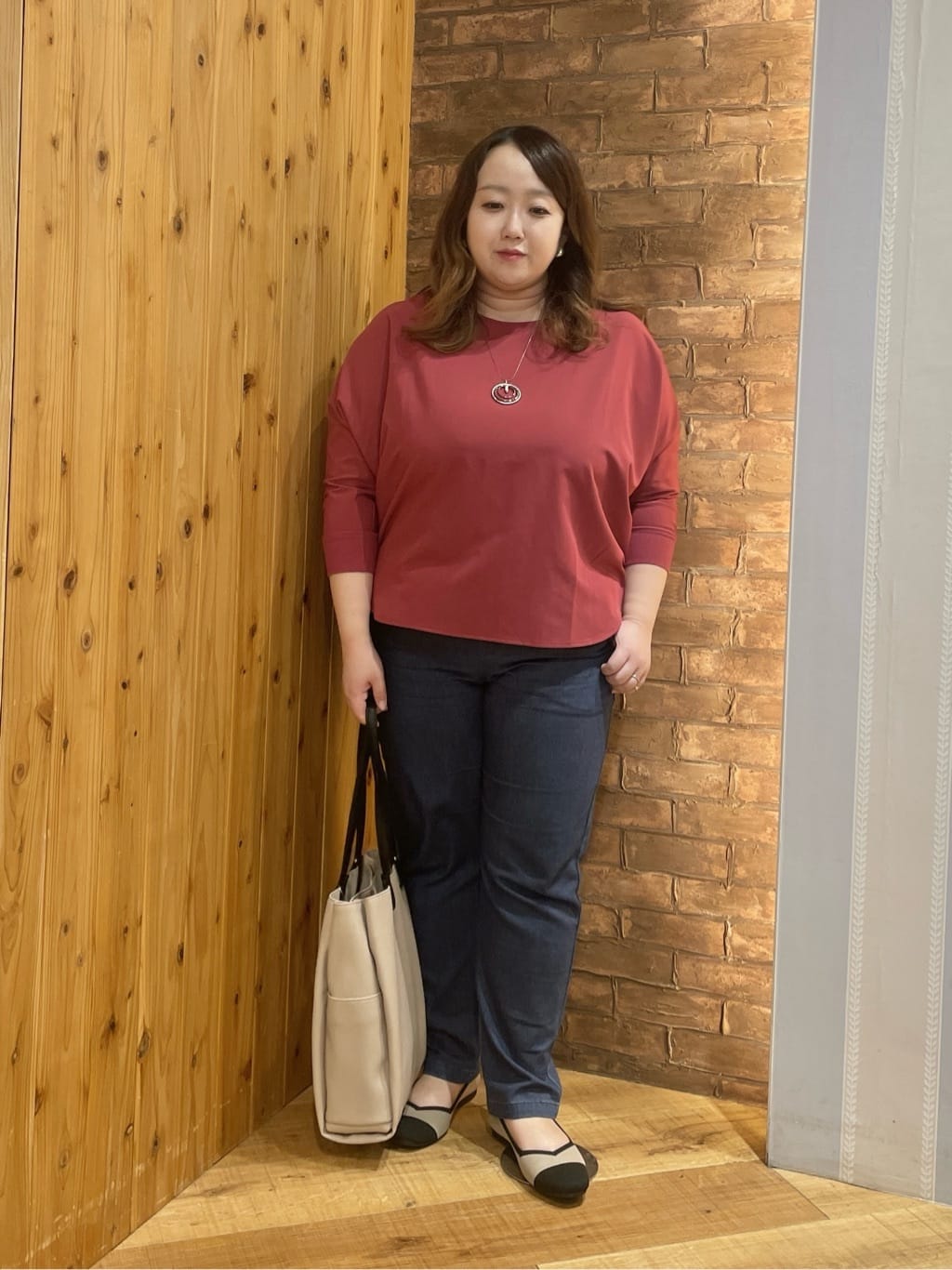 Risaさんの「SHOO･LA･RUE｜【高レビュー/洗濯後しわになりにくい】1枚でサマ見え 8分袖ドルマンブラウス」を使ったコーディネート