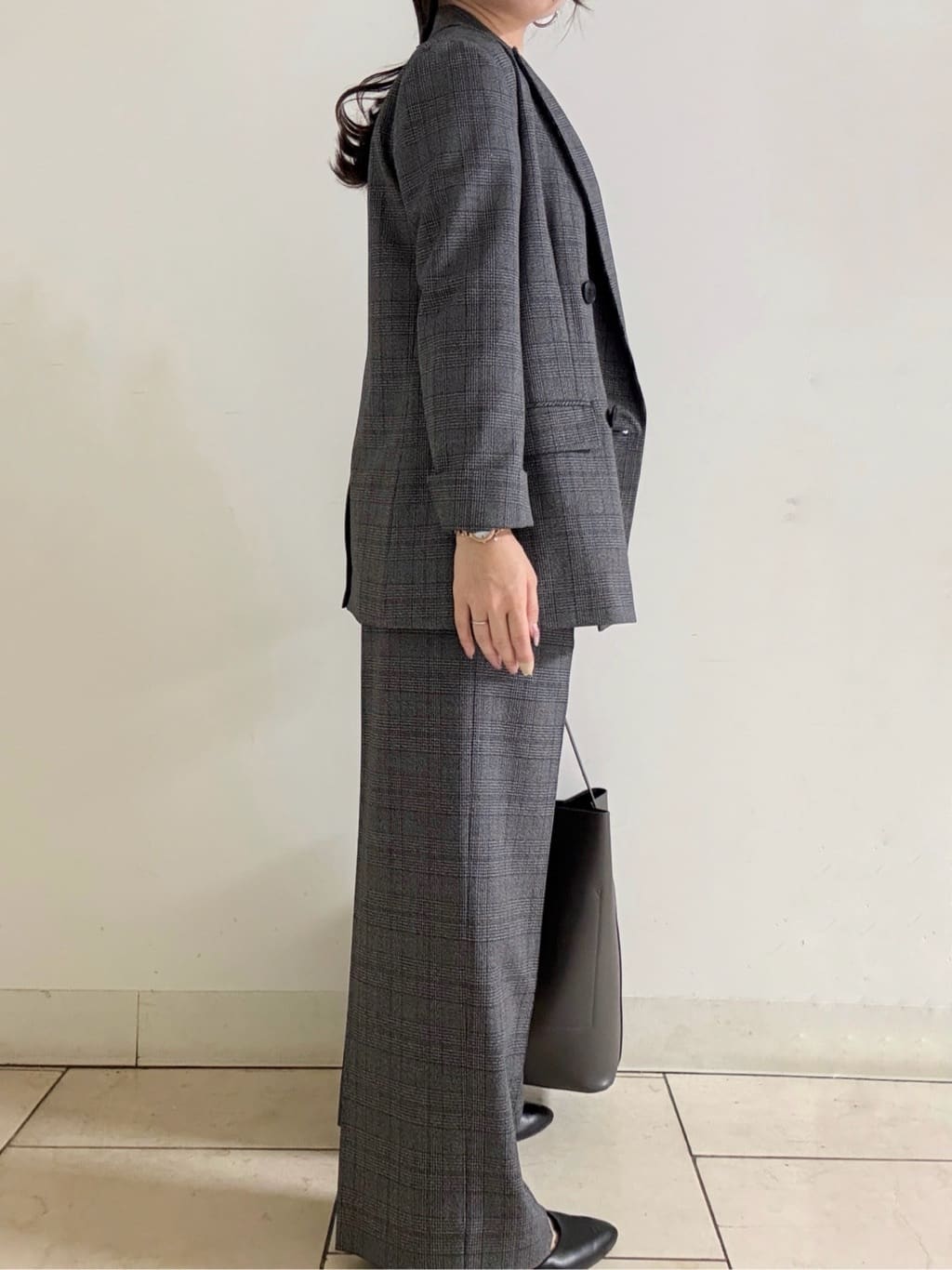kahoさんの「INDIVI｜【褒められパンツ】ワンタックワイドパンツ」を使ったコーディネート