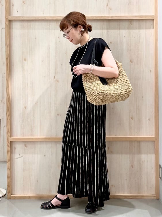 nakoさんの「THE SHOP TK｜ラメシアーフレンチ袖トップス【セットUP可/洗濯機OK】」を使ったコーディネート
