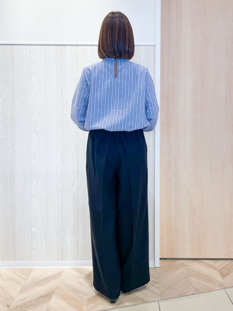 tomoさんの「SHOO･LA･RUE｜【S-LL】キャンディースリーブが女性らしい マルチストライプブラウス」を使ったコーディネート