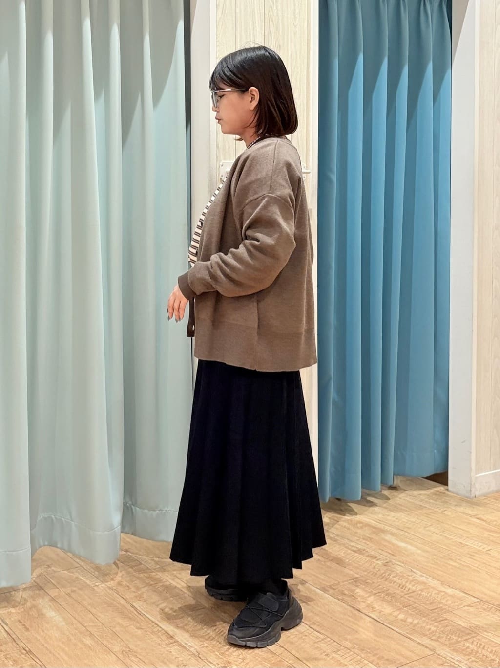 砂糖さんの「SHOO･LA･RUE｜【洗える/毛玉レス】表面がきれいなVネックカーディガン」を使ったコーディネート
