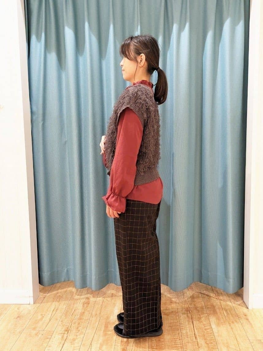 Miさんの「SHOO･LA･RUE｜【前後2WAY】着るだけで着映える ループヤーンベスト」を使ったコーディネート