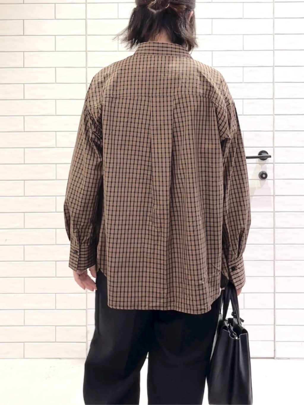 しおりさんの「OPAQUE.CLIP｜チェック柄レギュラーシャツ【洗濯機OK】」を使ったコーディネート