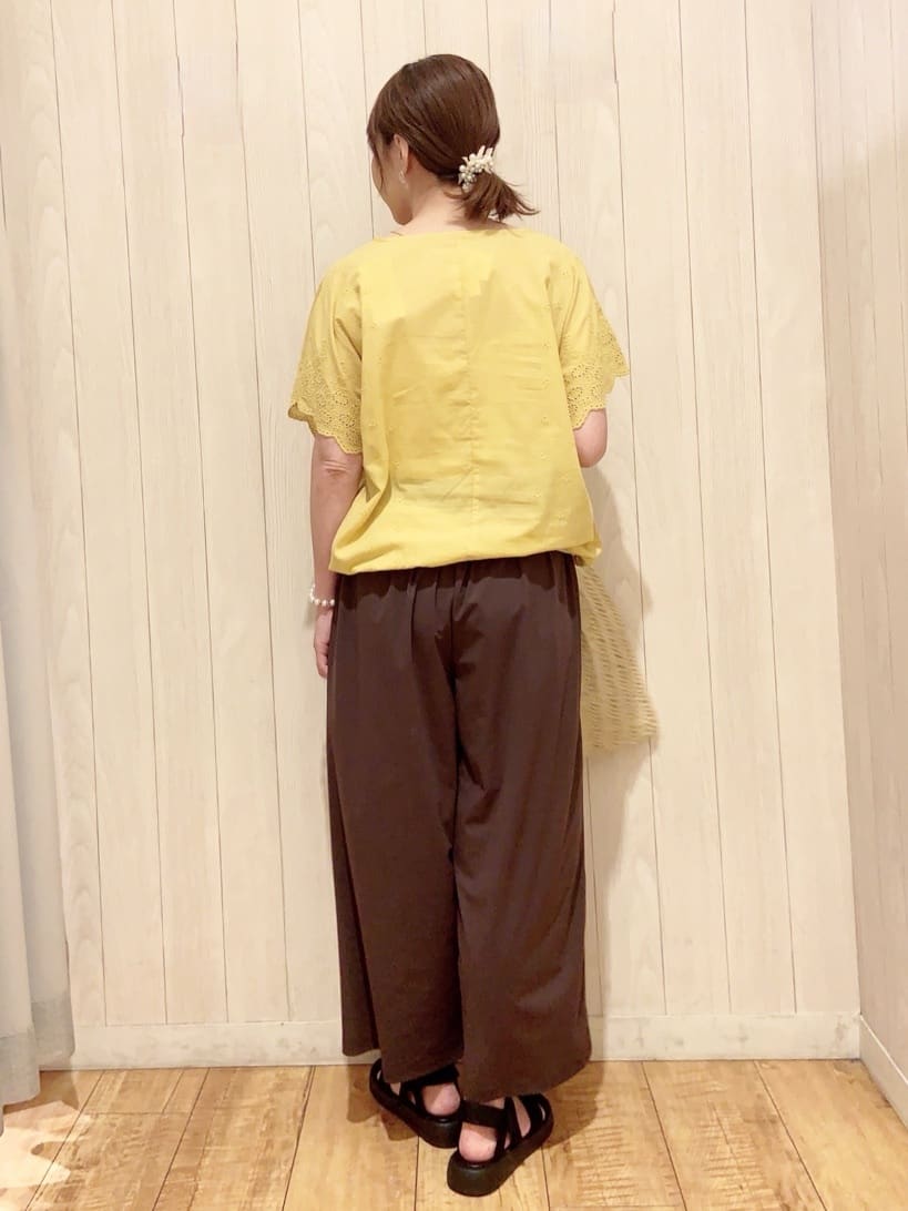 あいこさんの「SHOO･LA･RUE｜スカラップ刺繍レースが目を惹く ドルマントップス」を使ったコーディネート