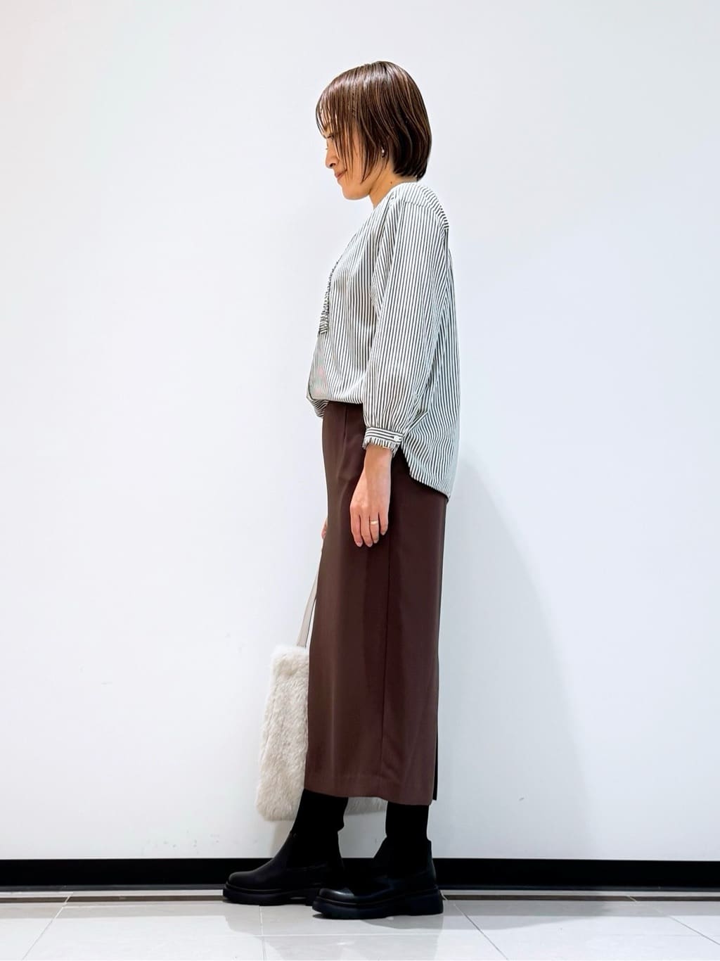 mikaさんの「INDIVI｜【洗える】胸元タックフリル長袖ブラウス」を使ったコーディネート