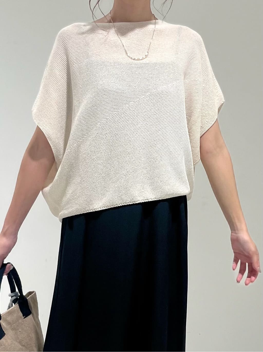 shioriさんの「INDIVI｜【洗える／清涼感】コクーンシルエットニット」を使ったコーディネート