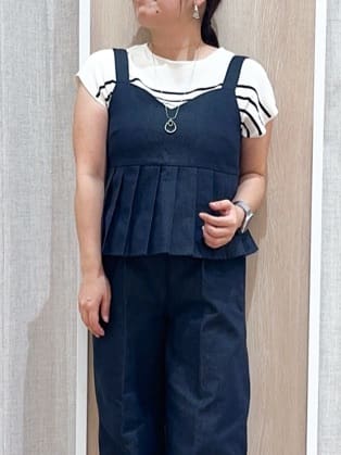 naoさんの「grove｜【2点SET/体型カバー】夏から秋まで着まわせる！プリーツビスチェセットアップ」を使ったコーディネート