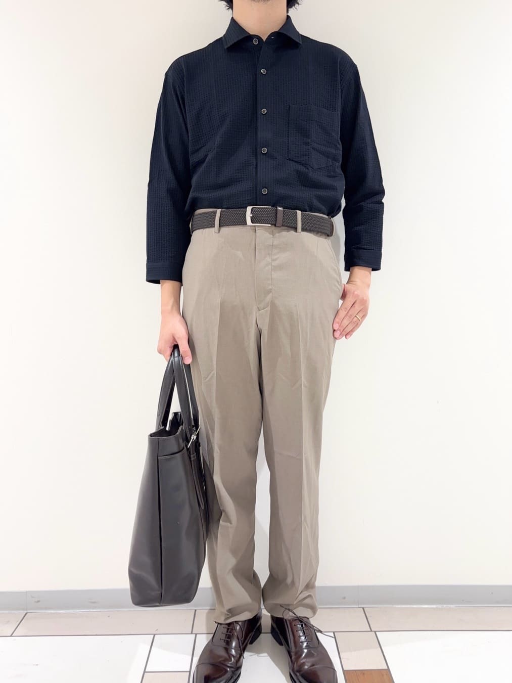 及川さんの「TAKEO KIKUCHI｜【COOL CITY WEAR】アーバンクール パンツ /接触冷感・吸水速乾」を使ったコーディネート