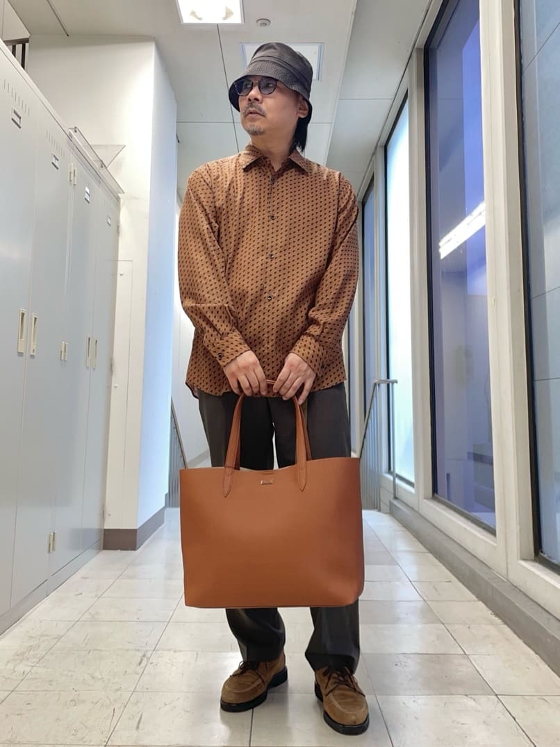 MAKOTO AIさんの「TAKEO KIKUCHI｜ボーラーハット柄 長袖シャツ」を使ったコーディネート
