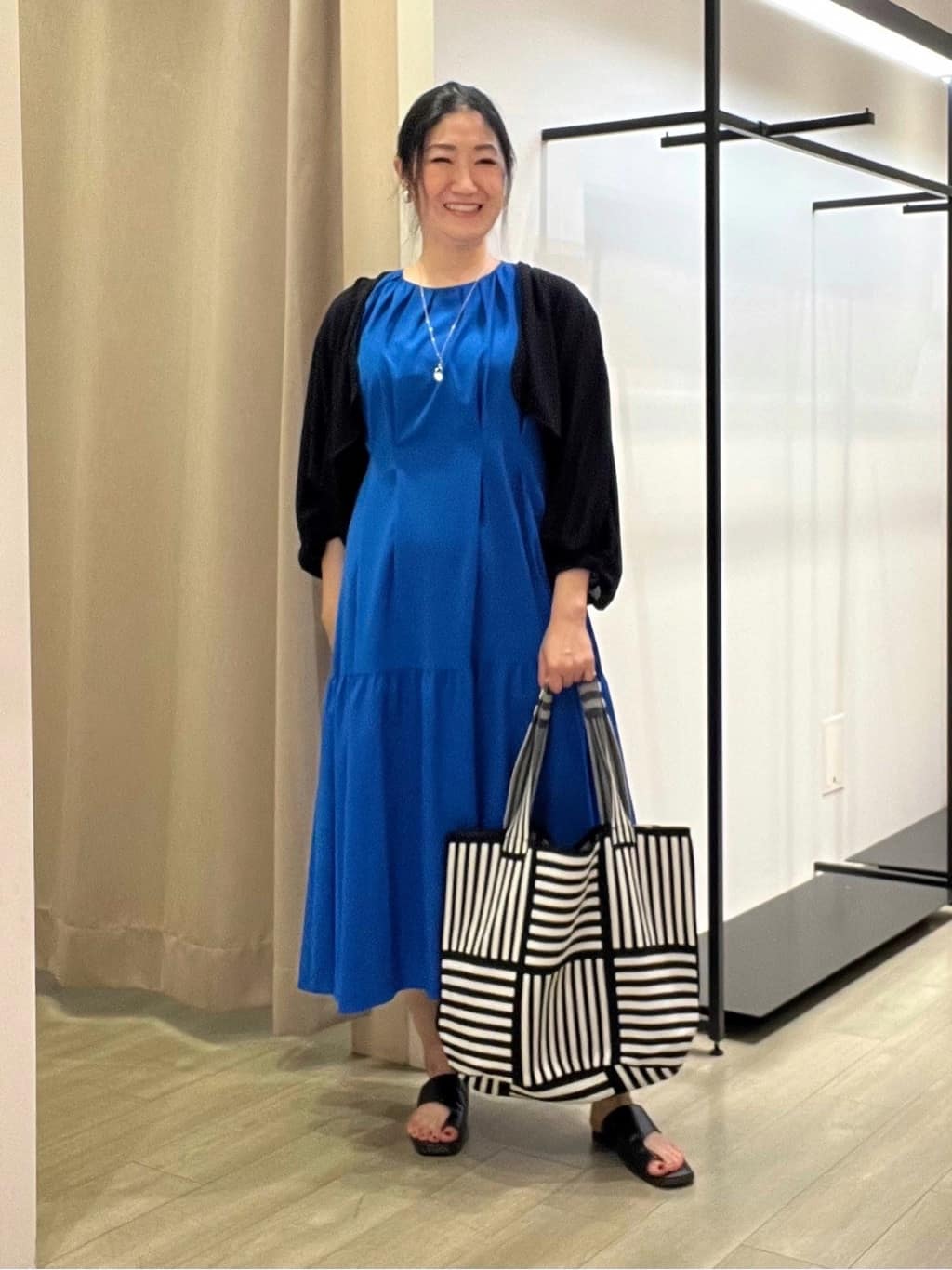 TOMOMIさんの「INDIVI｜【軽く羽織れる】ボレロカーディガン」を使ったコーディネート