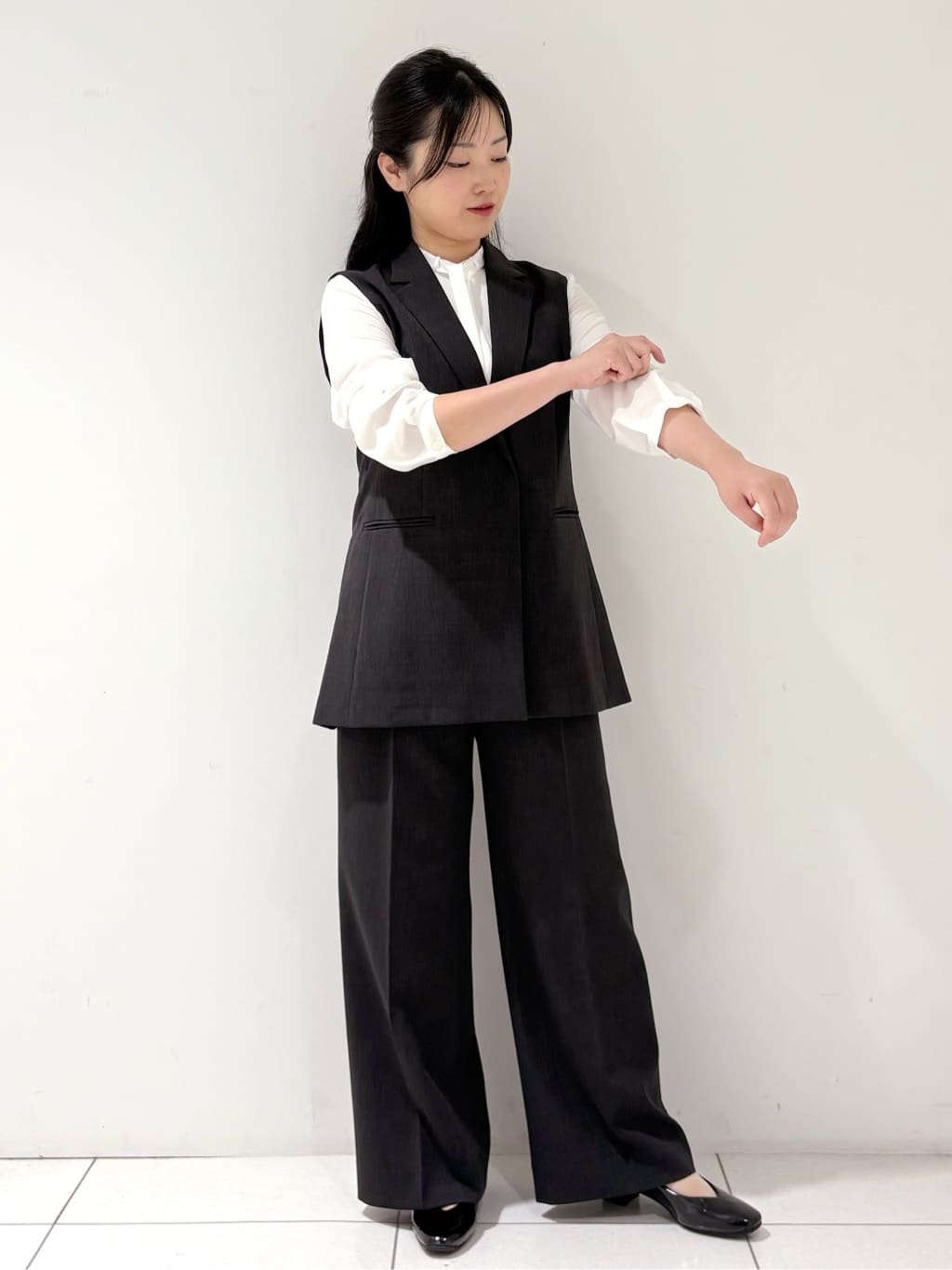 momokoさんの「INDIVI｜【セットアップ可能】凹凸ストレッチ素材テーラードカラージレジャケット」を使ったコーディネート