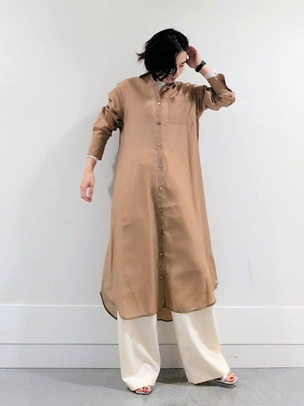 ミズタさんの「UNTITLED｜【ニットと重ね着に/前開きボタン】シアーロングシャツ」を使ったコーディネート
