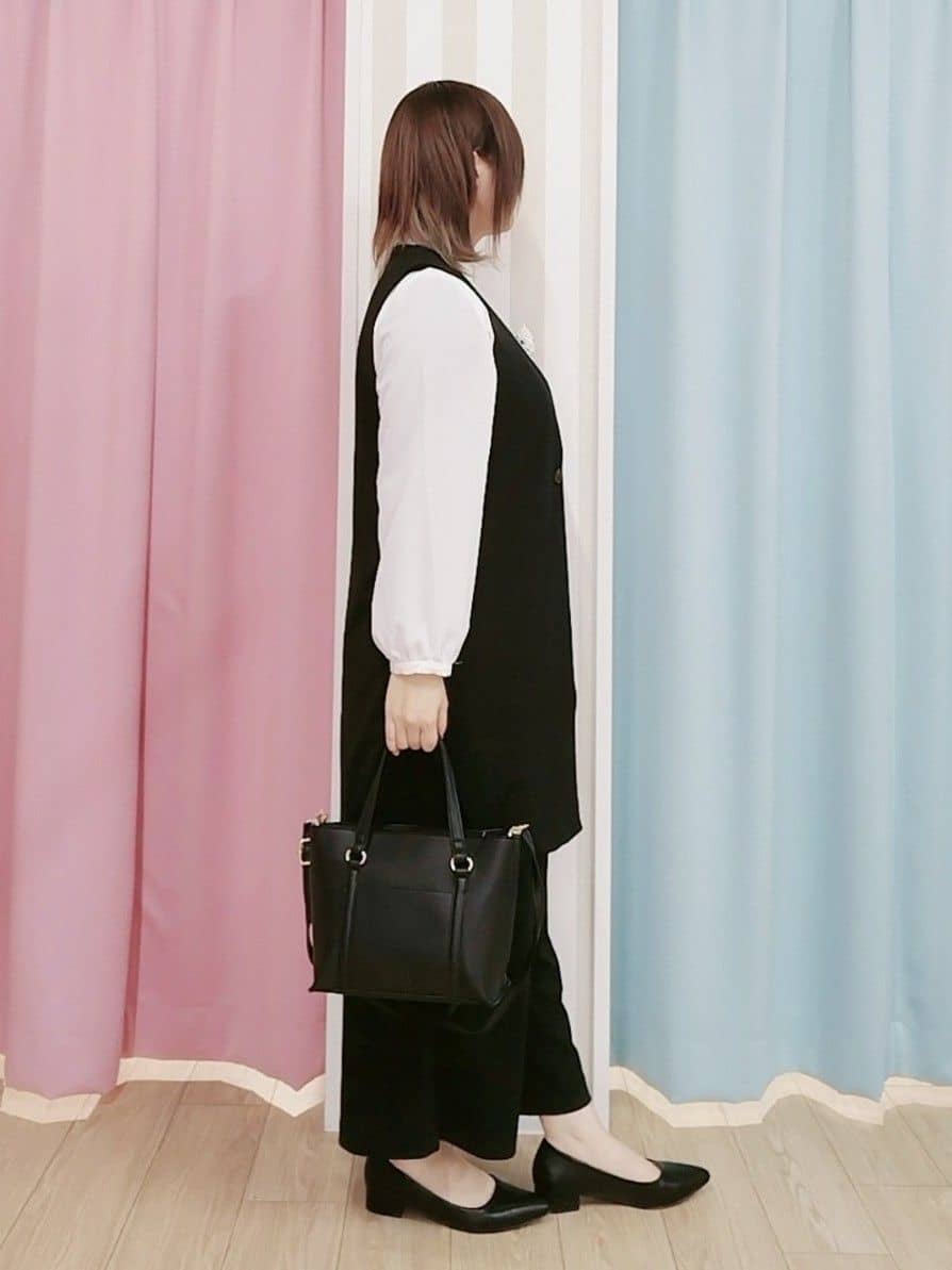 みささんの「SHOO･LA･RUE｜【通勤/デイリー/セットアップ可】マルチに使える カットジョーゼット ワイドパンツ」を使ったコーディネート
