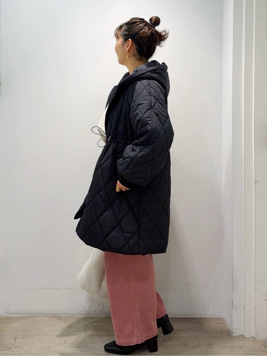 sumicaさんの「OPAQUE.CLIP｜コーデュロイタックワイドパンツ【洗濯機OK】」を使ったコーディネート