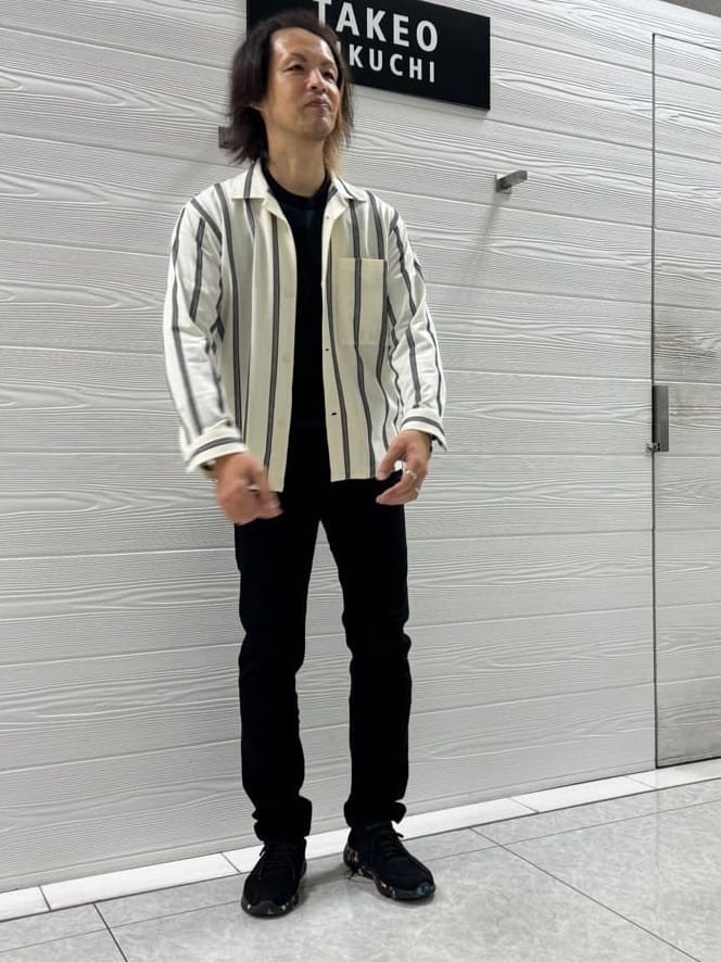 井出恭輔さんの「TAKEO KIKUCHI｜【Sサイズ～】ストレッチ デニム パンツ」を使ったコーディネート