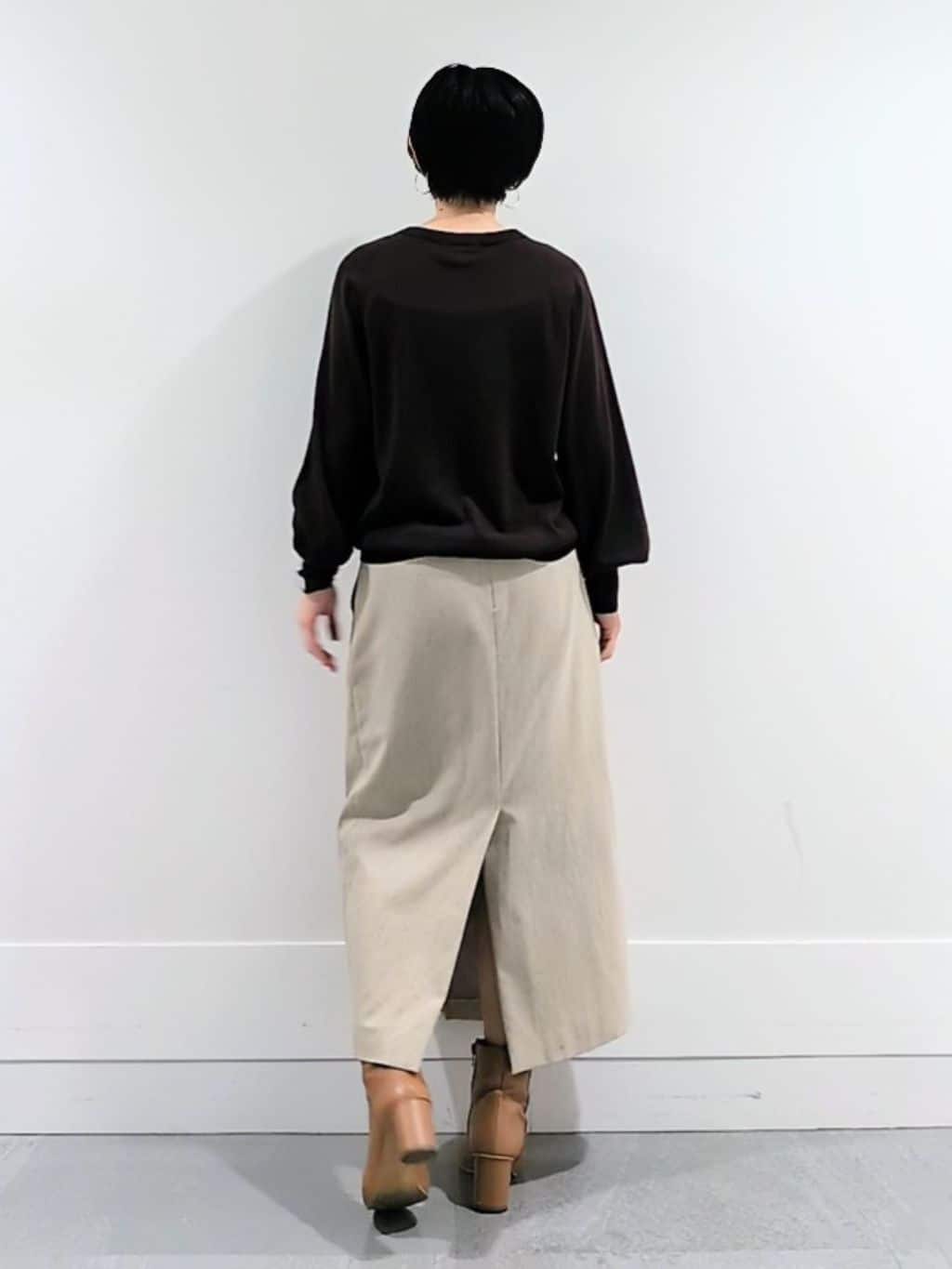 ミズタさんの「UNTITLED｜【8色展開／コンパクト丈】レーヨン混 コクーンニット」を使ったコーディネート