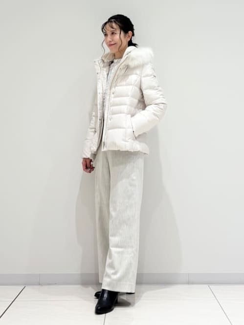 kayoさんの「INDIVI｜【名品／撥水／抗菌防臭】ショート丈リサイクルダウンコート」を使ったコーディネート