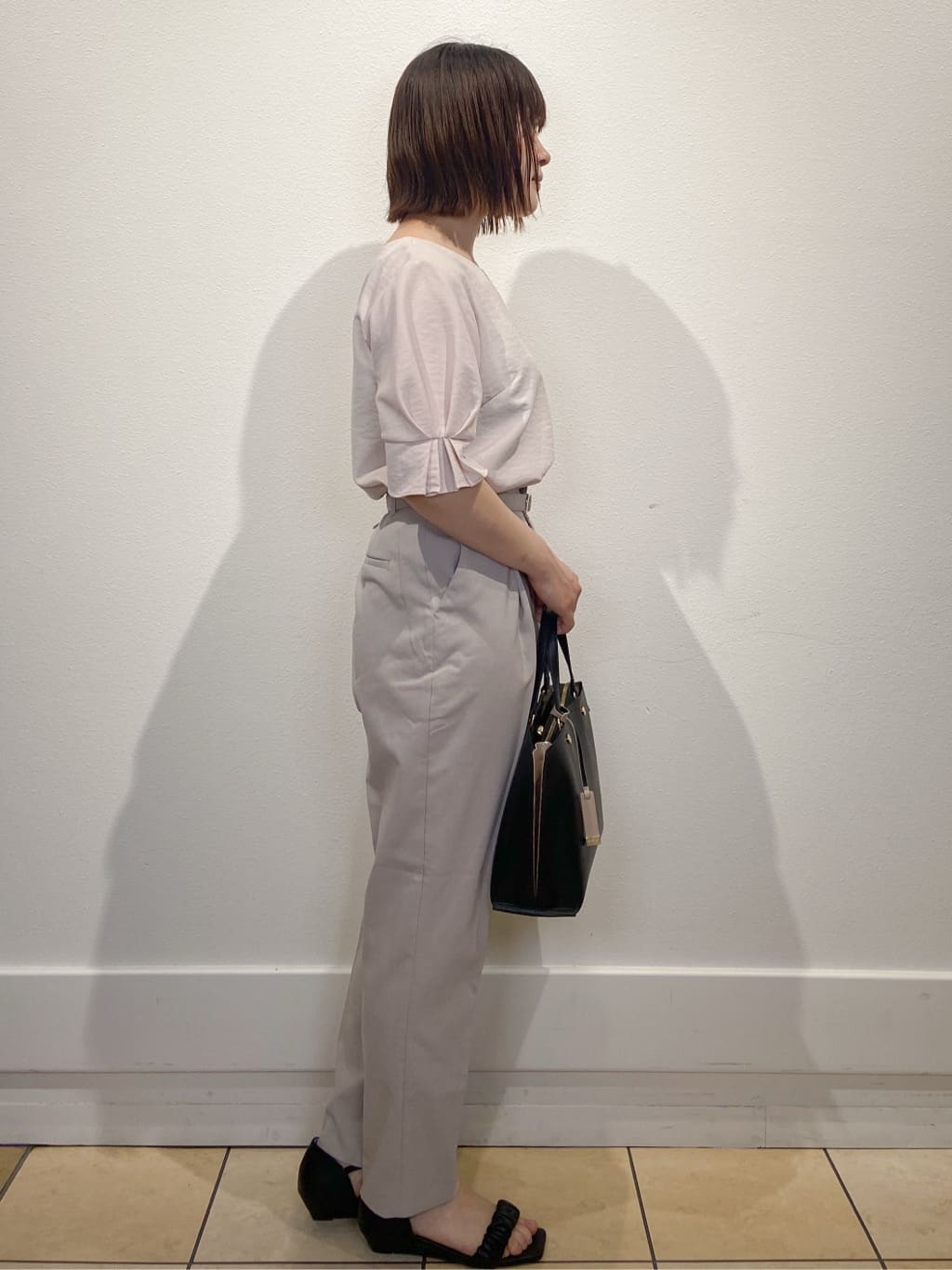kimiさんの「index｜《8色展開／XS-LLサイズ》タックパフスリーブブラウス【洗濯機洗い可／吸水速乾／防シワ／抗ピル】」を使ったコーディネート