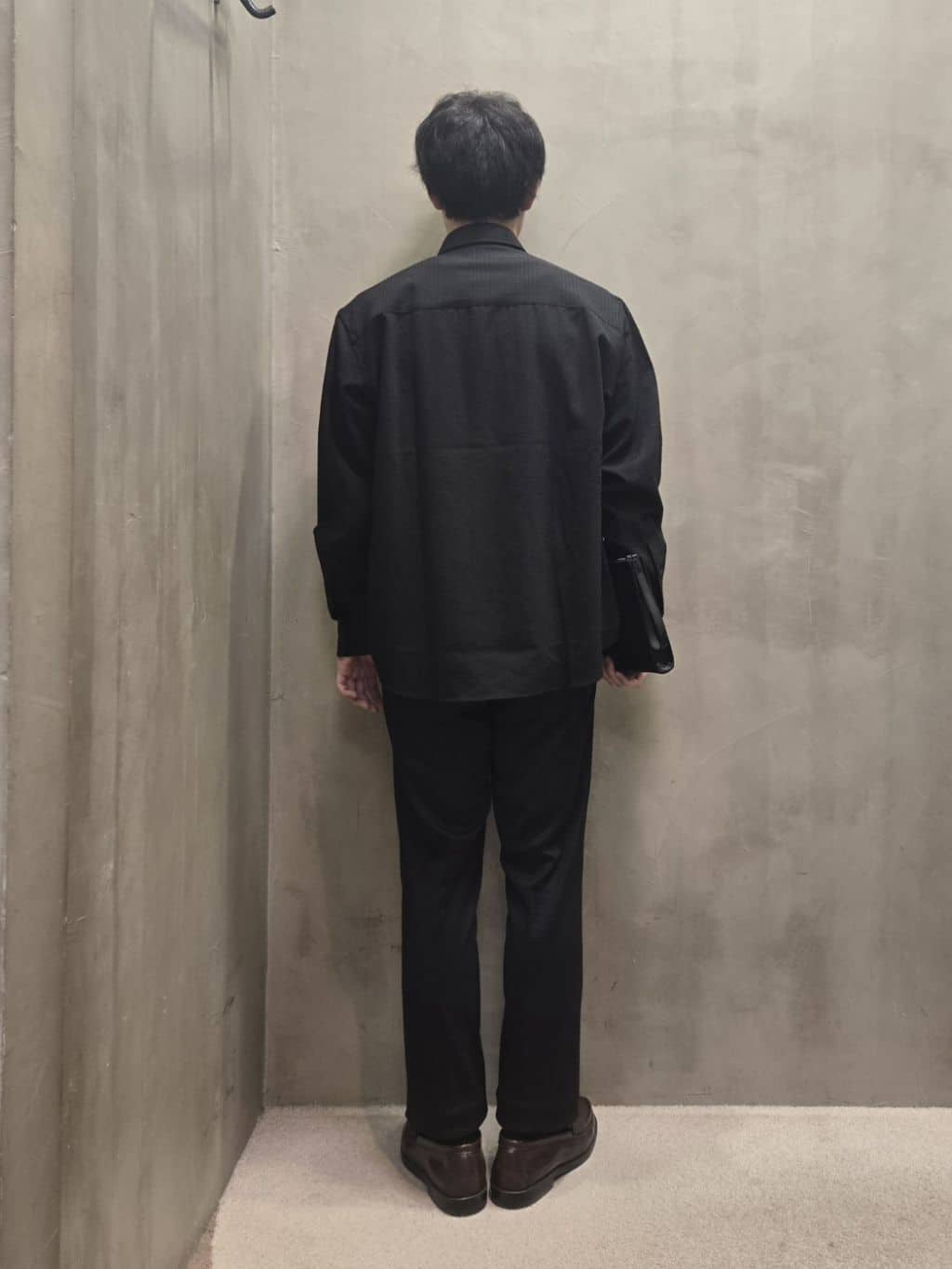 白木駆さんの「TAKEO KIKUCHI｜【ONOFF対応】TRダブルニット ストレッチパンツ」を使ったコーディネート