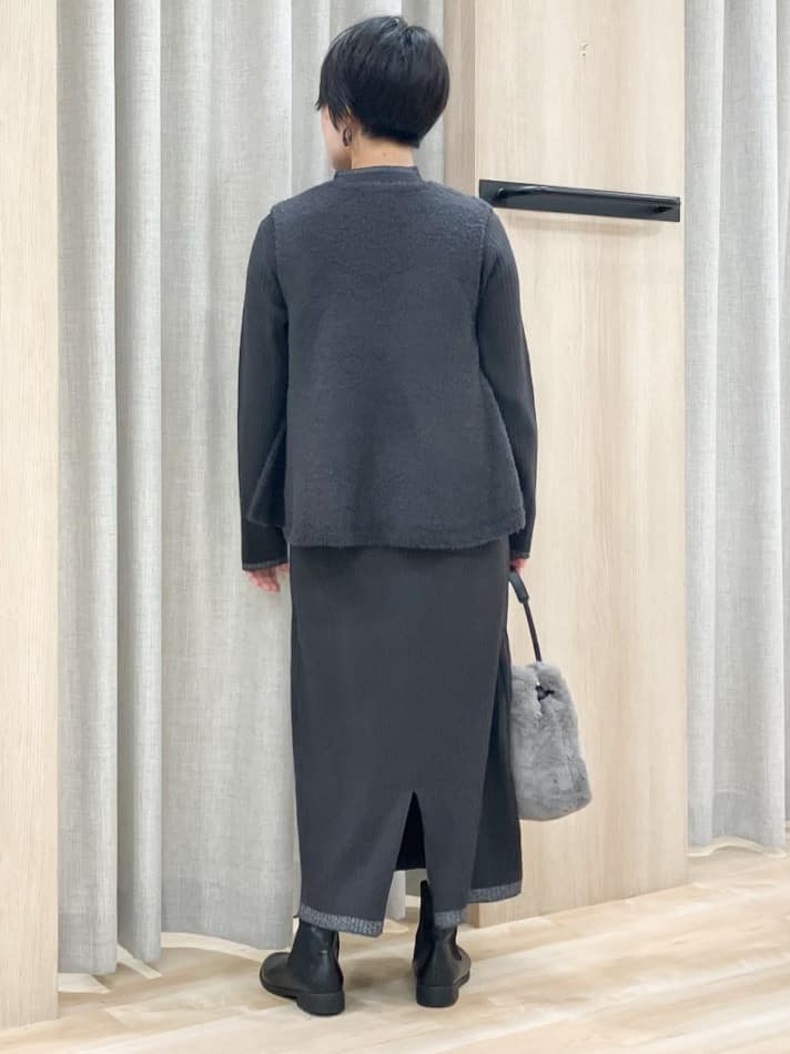 Keiさんの「grove｜【2点SET/体型カバー】一枚で決まる、ペプラムベスト&times;ニットワンピース」を使ったコーディネート