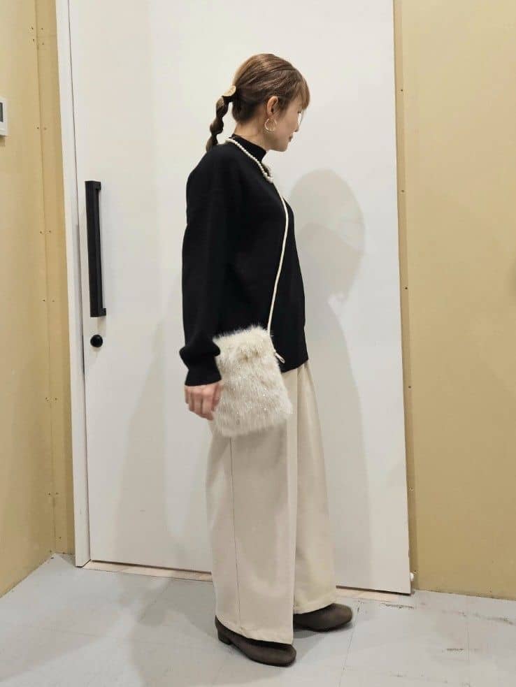 Ikumiさんの「SHOO･LA･RUE｜【S-LL】きれい見えも叶う フロッキードットワイドパンツ」を使ったコーディネート