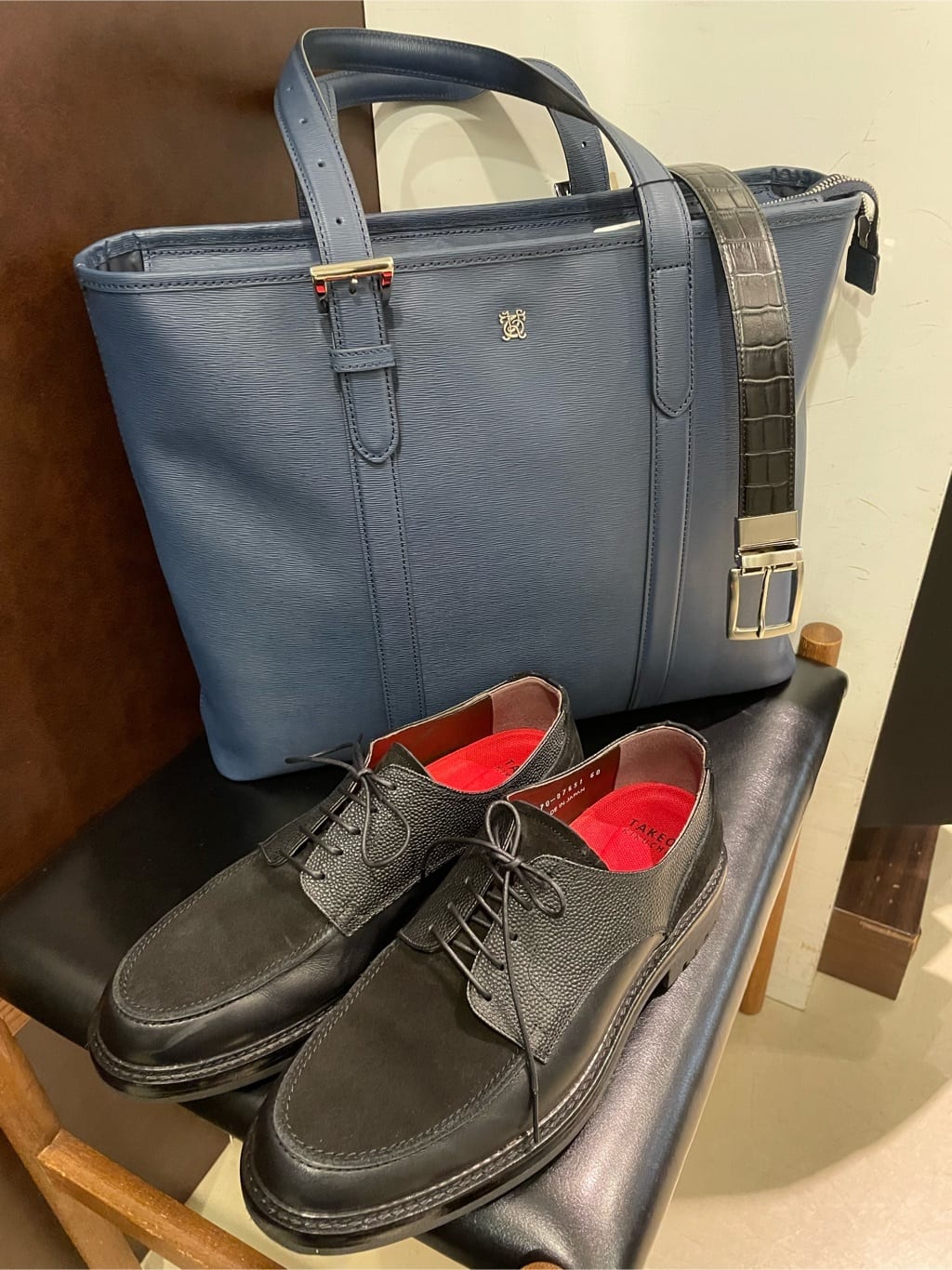 MAKOTO AIさんの「TAKEO KIKUCHI｜【Made in JAPAN】ブロード レギュラーカラー ドレスシャツ」を使ったコーディネート
