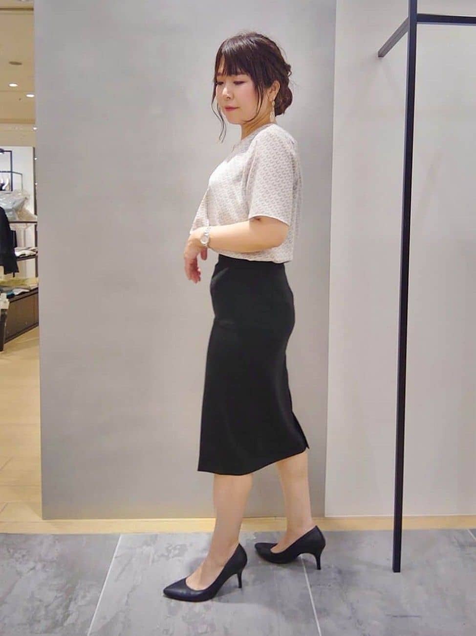 TOMOMIさんの「INDIVI｜【定番スーツ／UVケア／洗える】ウール調ノーカラージャケット」を使ったコーディネート