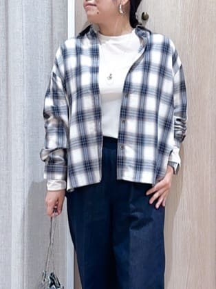 naoさんの「grove｜今の季節にちょうどいい　オンブレーチェックシャツ」を使ったコーディネート