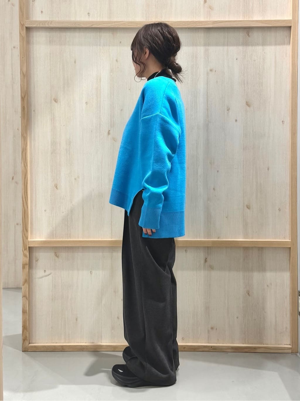 nanaさんの「THE SHOP TK｜【体型カバー】ゆったり サイドスリットニット」を使ったコーディネート