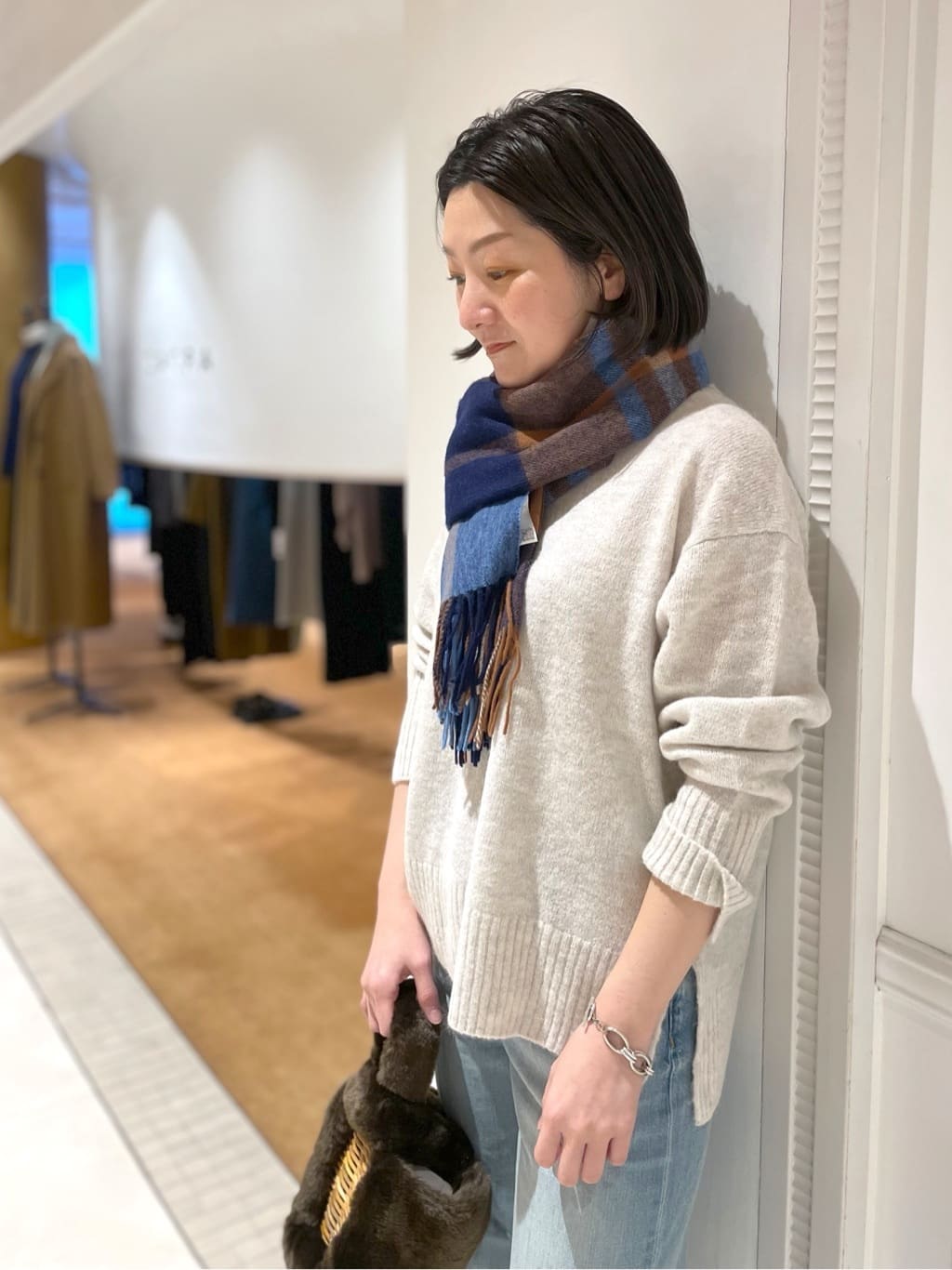 makiさんの「DRESSTERIOR｜アルパカブレンドVネックニット」を使ったコーディネート