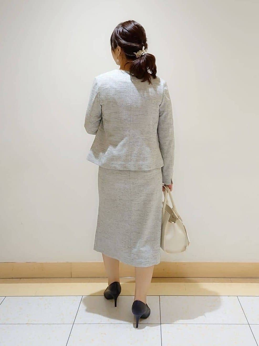 TOMOMIさんの「INDIVI｜【セレモニーにおすすめ！】パール調トップネックレス」を使ったコーディネート