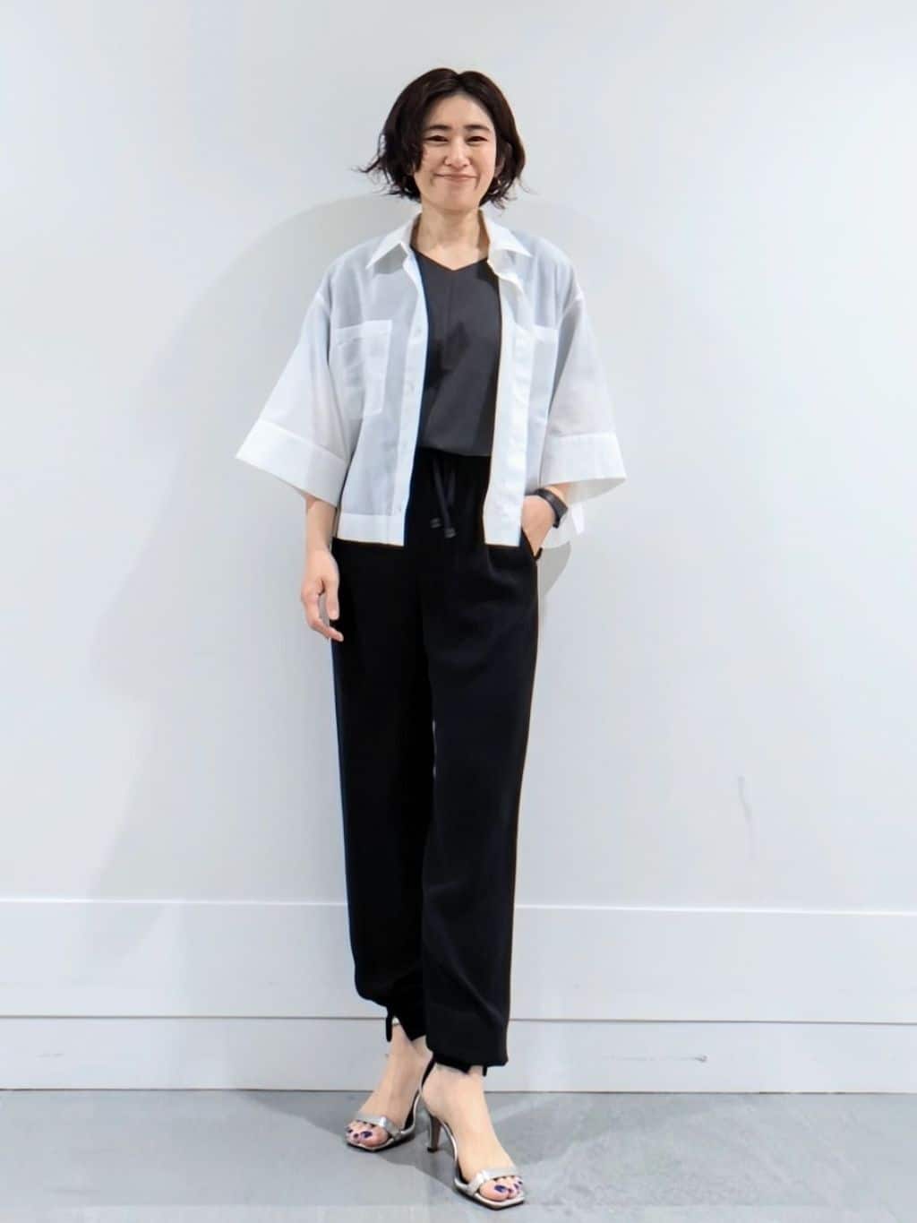 ミズタさんの「UNTITLED｜【前開き/洗える】ショート丈シアーシャツ」を使ったコーディネート