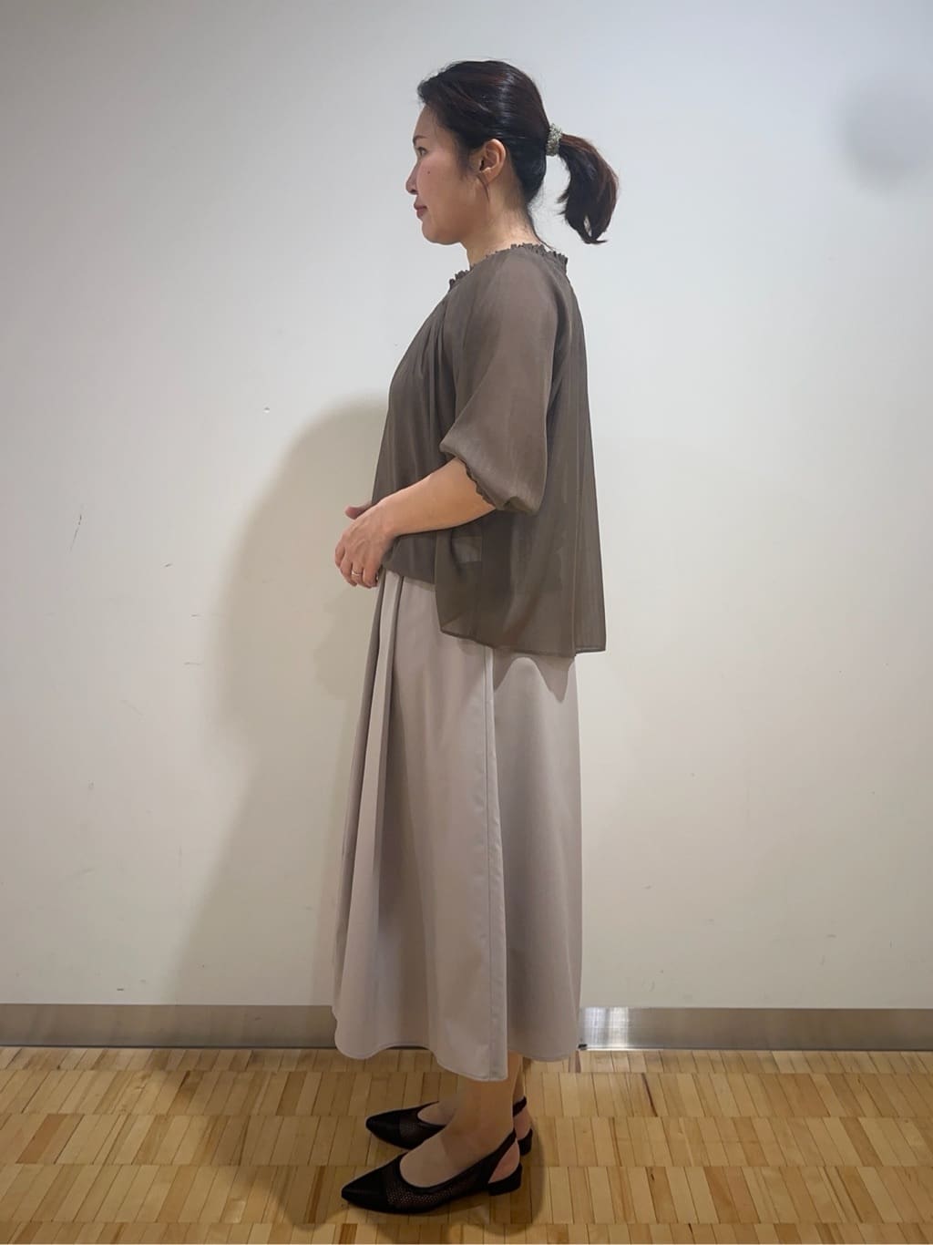 haseさんの「Reflect｜◆【洗える】シャーリングデザインブラウス」を使ったコーディネート