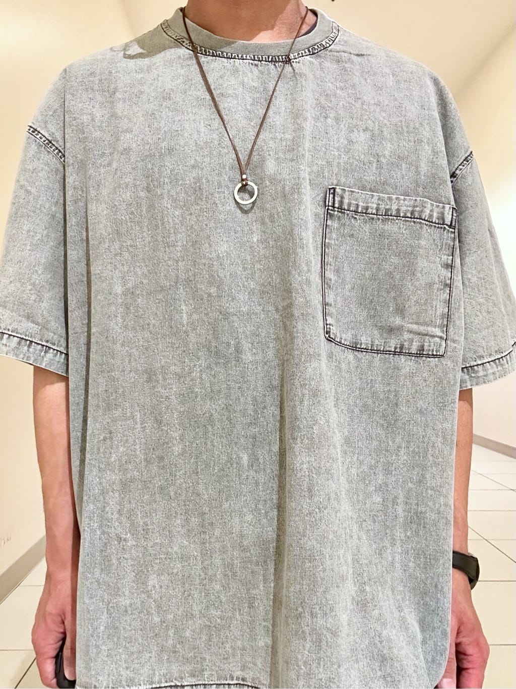 KENJI Iさんの「THE SHOP TK｜ライトデニム半袖Tシャツ【洗濯機OK】」を使ったコーディネート