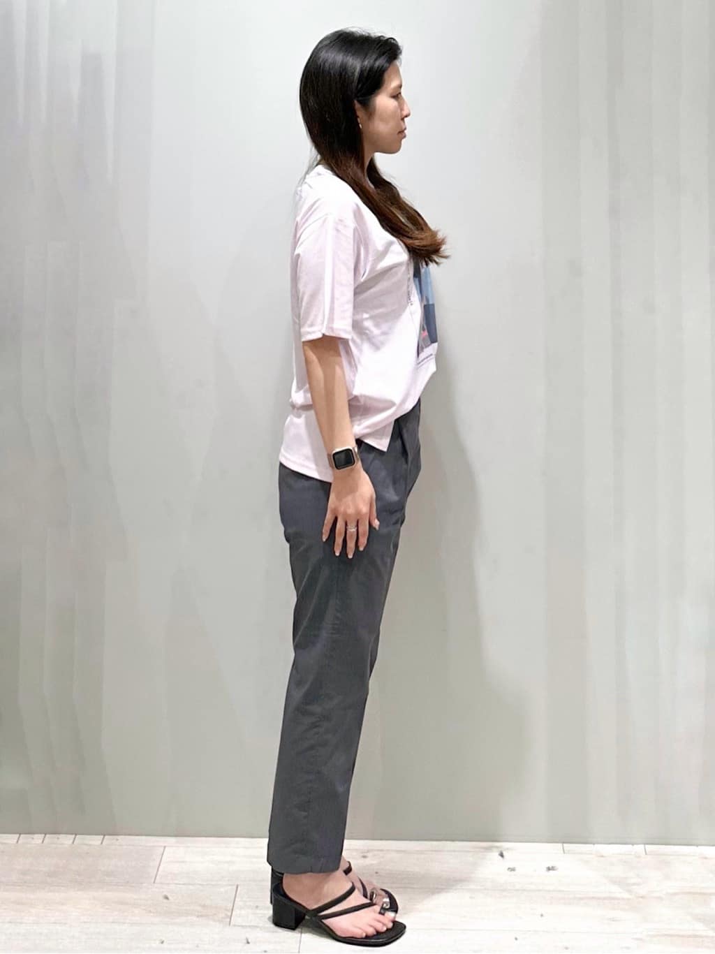 Iguさんの「THE SHOP TK｜フォトアソートTシャツ【接触冷感/UV/毛玉になりにくい/洗濯機OK】」を使ったコーディネート