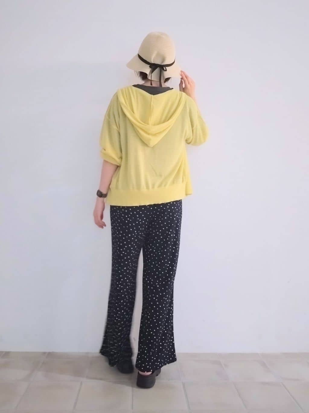 miomioさんの「SHOO･LA･RUE｜冷房対策にも 上品なシアー感のニットパーカ」を使ったコーディネート