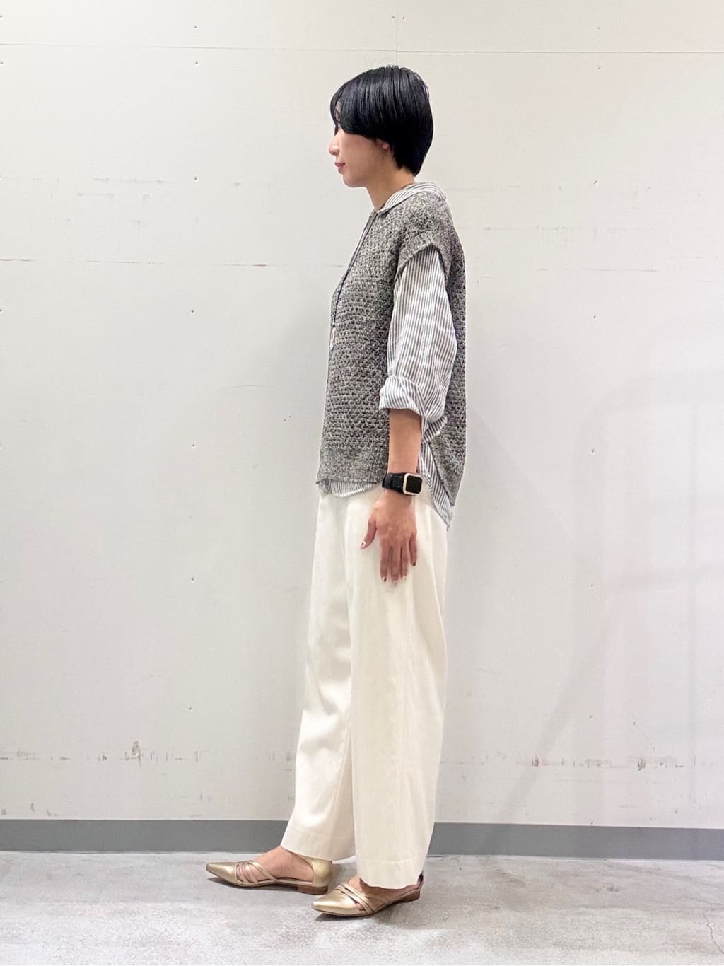 naoさんの「INDIVI｜【90cm四方】ボタニカル柄大判スカーフ」を使ったコーディネート